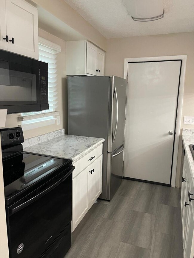Foto del edificio - 607 Eastbrooke Ln