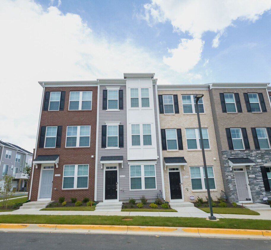 Lovely 3 BR/3.5 BA Townhome in Montgomery ... - Lovely 3 BR/3.5 BA Townhome in Montgomery ...