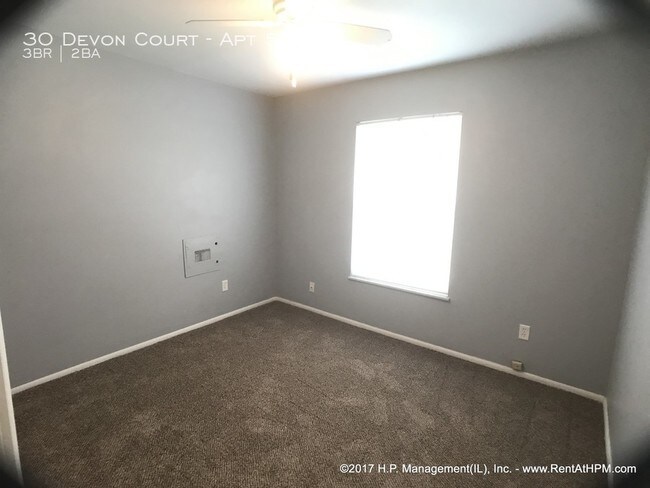Building Photo - Landshire 30 Three Bedroom Second Floor