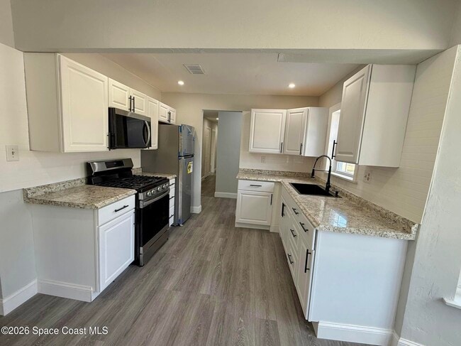 Building Photo - 130 Cascade Ave SE