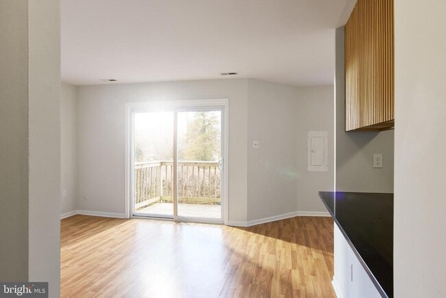 Foto del edificio - 737 Timber Ln