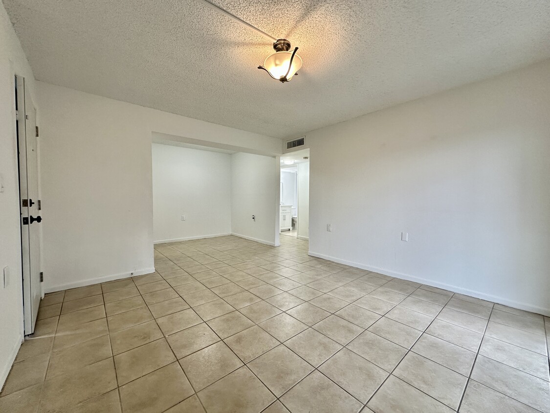 Foto principal - 6901 NW 179th St