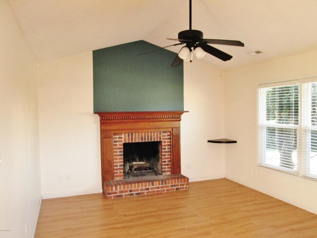 Building Photo - 703 Mallard Dr