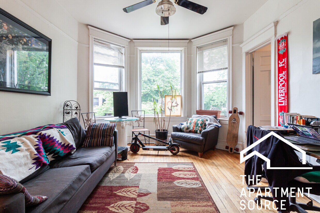 Foto principal - 1245 W Newport Ave