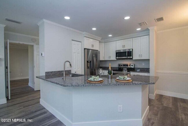 Building Photo - 200 Ironwood Dr