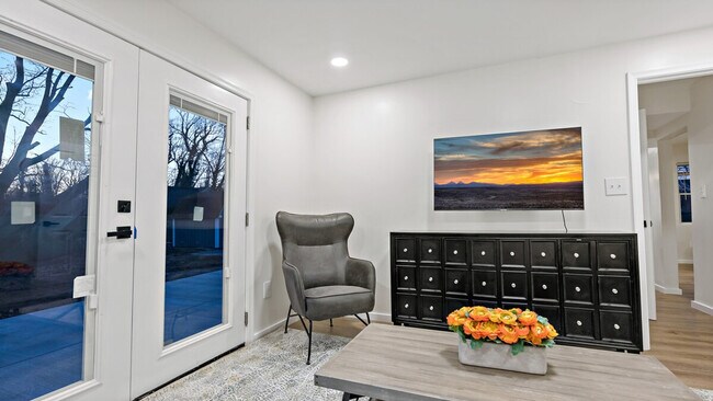 Foto del edificio - 907 Rollins Ave