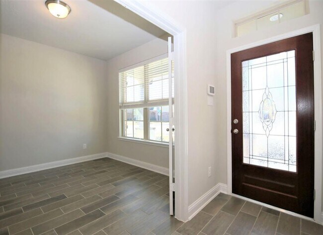 Foto del edificio - 8202 Aleppo Pine Ln