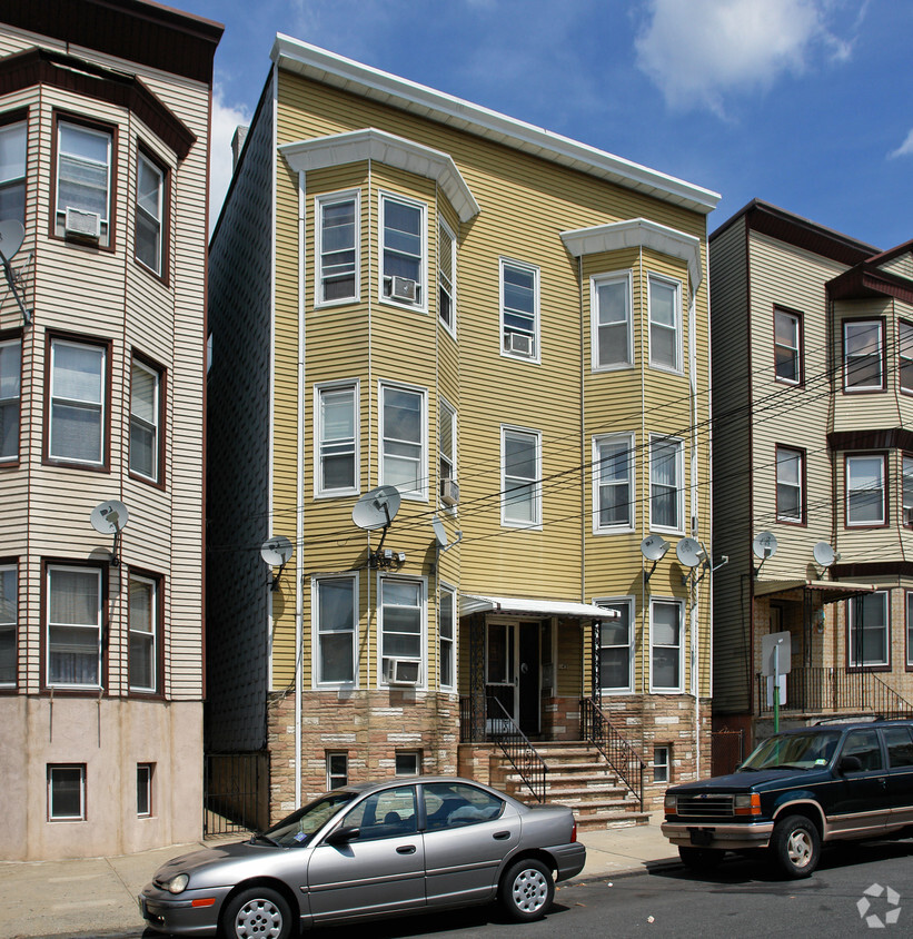 Primary Photo - 149 Johnston Ave