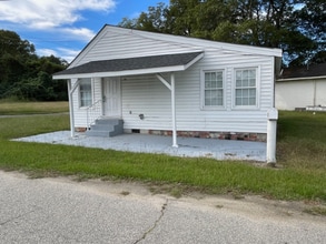 Building Photo - 401 N Railroad St