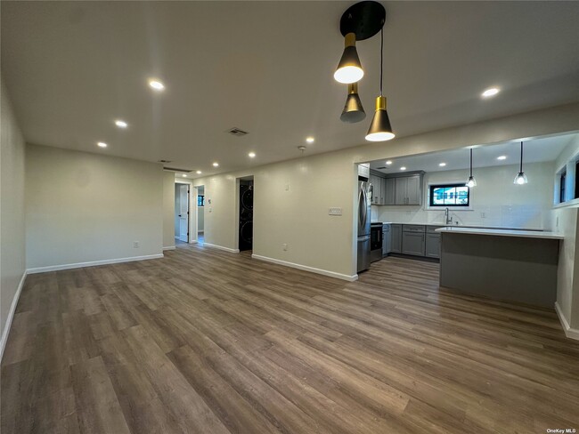 Building Photo - 5 Atlas Way