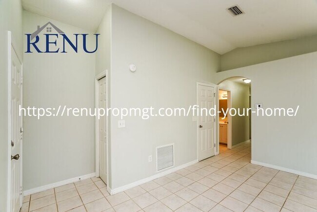 Foto del edificio - Available Now!