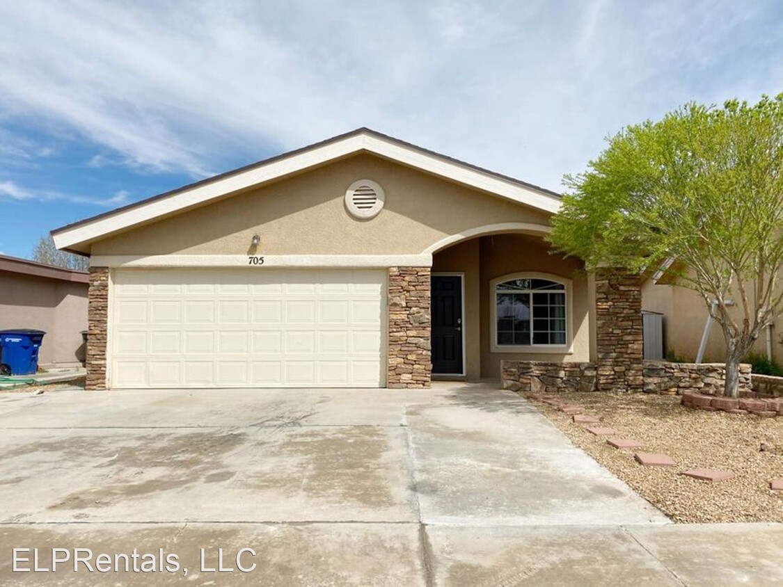 Primary Photo - 4 br, 2 bath House - 705 Esmeralda Armendariz