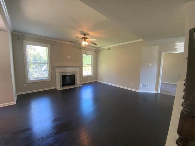 Building Photo - 4770 Belcrest Way