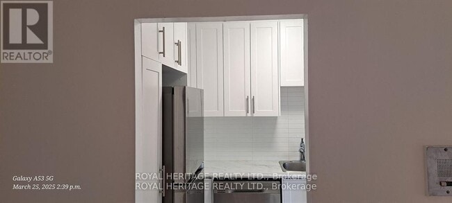 Photo du bâtiment - 945-945 Simcoe St N