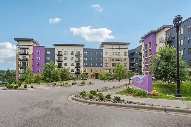 Foto del edificio - Neon Burnsville