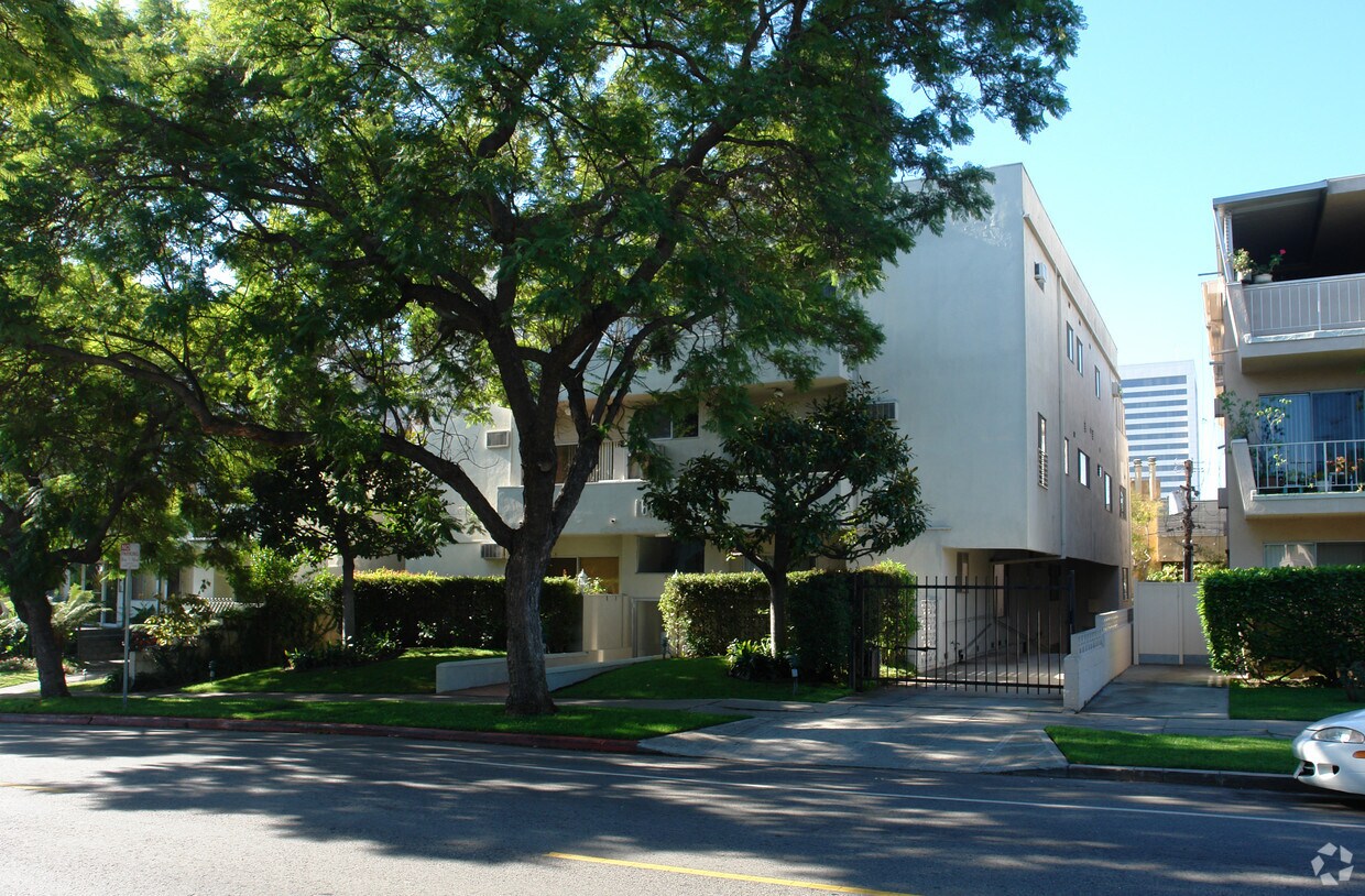 Building Photo - 1637 Veteran Ave