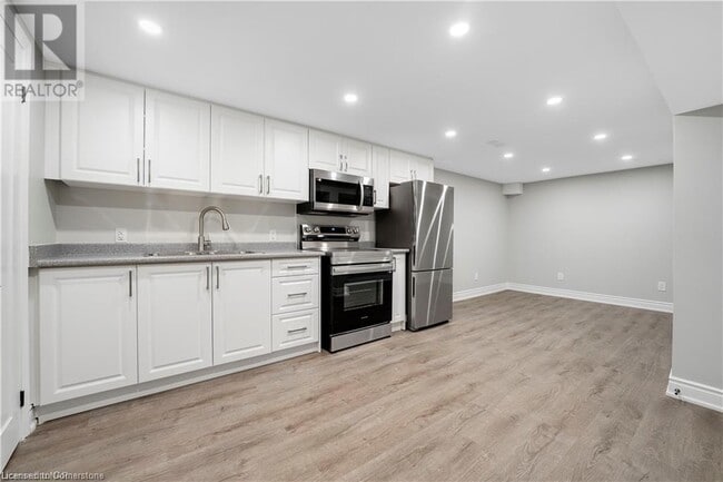 Building Photo - 8059 Aintree Dr