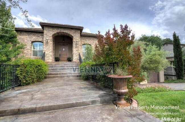 Building Photo - 1157 Oak Tree Cir