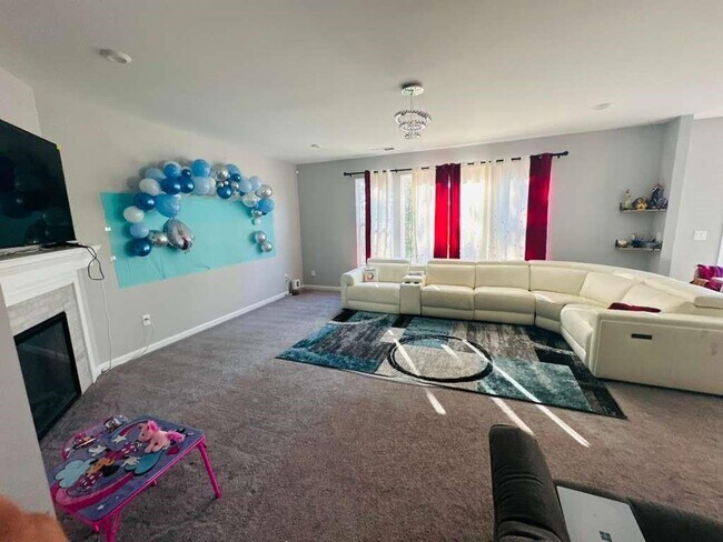 Foto del edificio - 8035 Stiner Grv