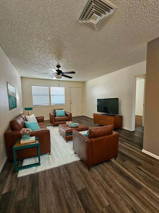 Primary Photo - Cozy 2-Bedroom Duplex for Rent