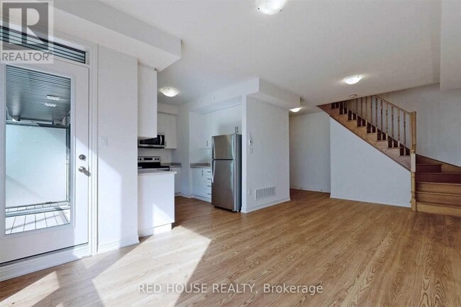 Photo du bâtiment - 9460-9460 The Gore Rd