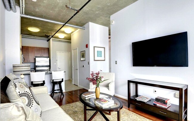 Foto del edificio - Newly Renovated Industrial Loft in Logan Circle!