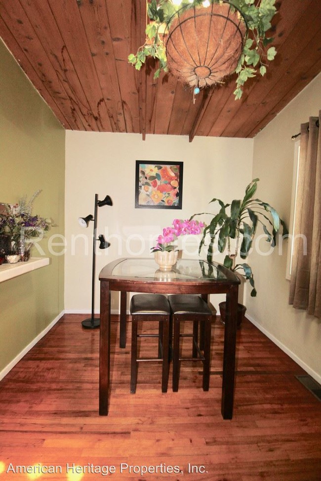 Foto del edificio - 3 br, 1 bath House - 2437 Laurie Lane
