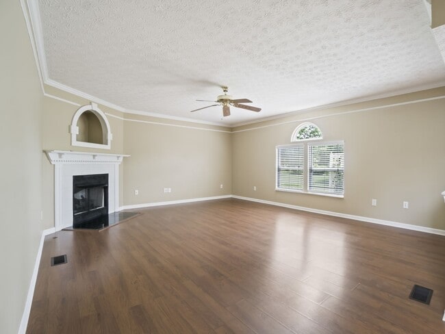 Building Photo - 626 Riverby Ln