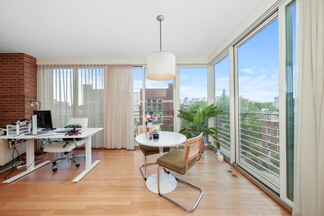 South and East exposures - 1700 W Ohio St Apartments