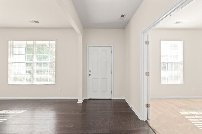 Foto del edificio - 3 Bedroom Home in Belmont!