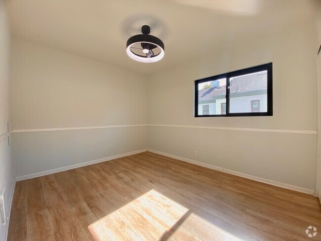 Building Photo - 8722 Villa La Jolla Dr