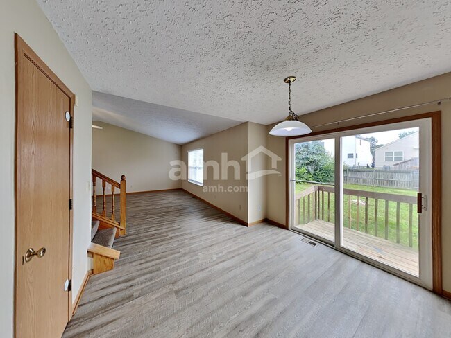 Foto del edificio - 6870 Laburnum Dr