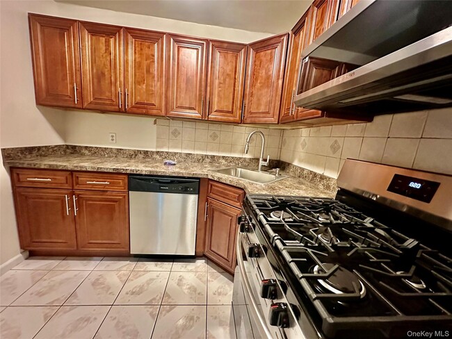 Foto del edificio - 255-08 148th Ave