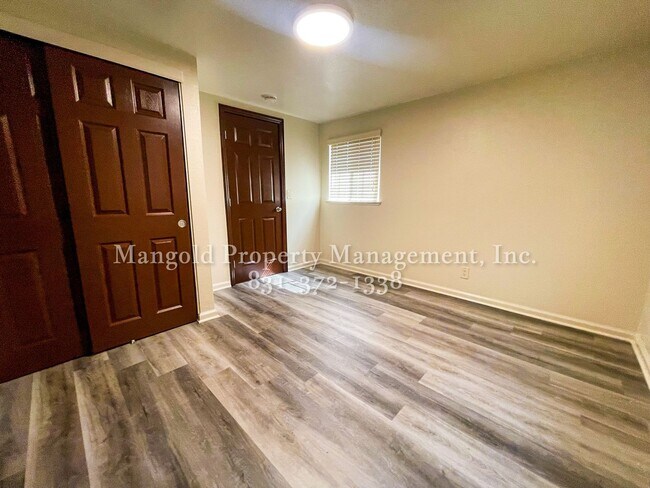 Building Photo - 1168oly