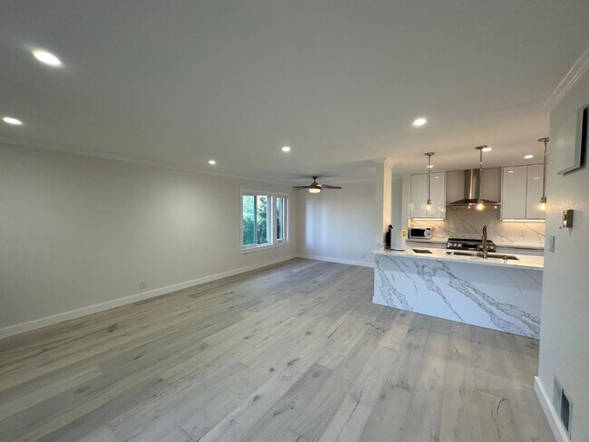 Building Photo - 1701 San Carlos Ave