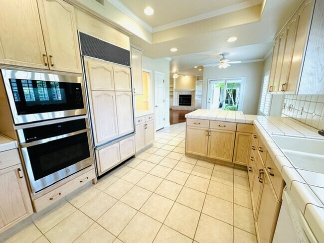 Building Photo - $2,850 Lake Views, Marks & Herndon Stonebr...