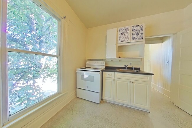 Building Photo - 1 Bedroom Apartment ~ Close to Campus