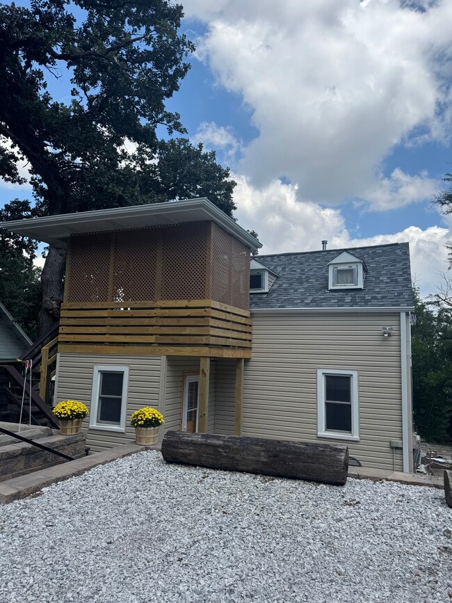 Building Photo - 27 Country Club Rd