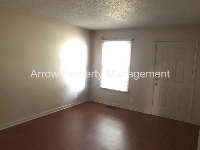 Building Photo - Great 2 Bed 2 Bath Home Minutes from MTSU!