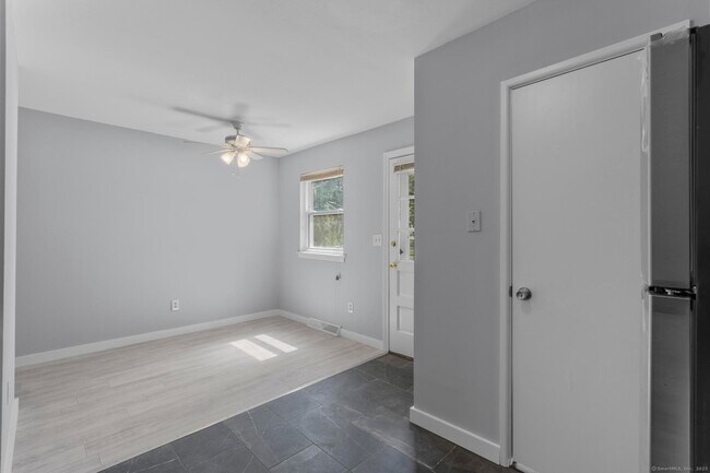 Foto del edificio - 75 Saltonstall Pkwy