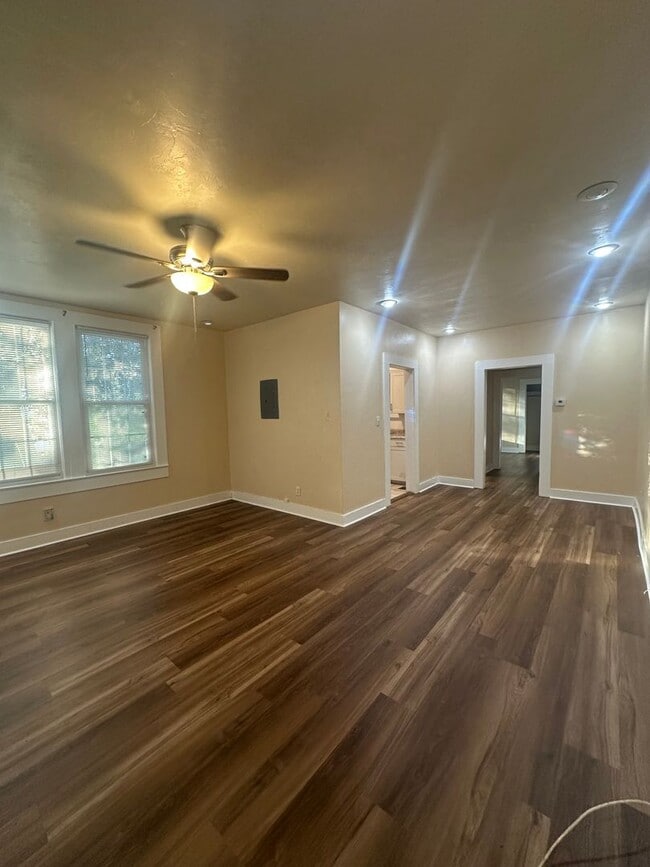 Building Photo - 322 Oakland Ave