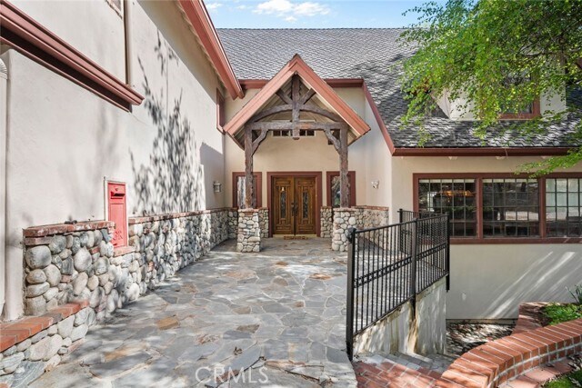 Foto del edificio - 887 Talisman Ln