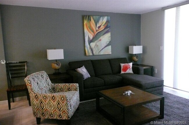 Foto del edificio - 3551 NE 169th St