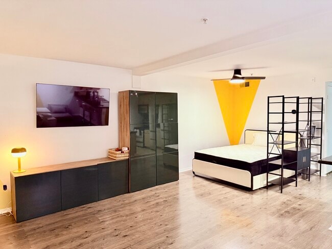 Building Photo - 101 Market St