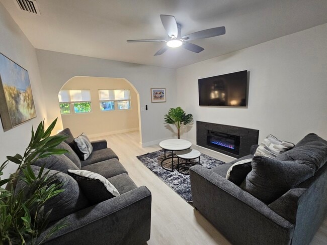 Foto del edificio - 719 Briggs St