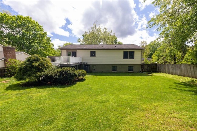 Foto del edificio - Spacious Home with Amazing Fenced Yard in ...