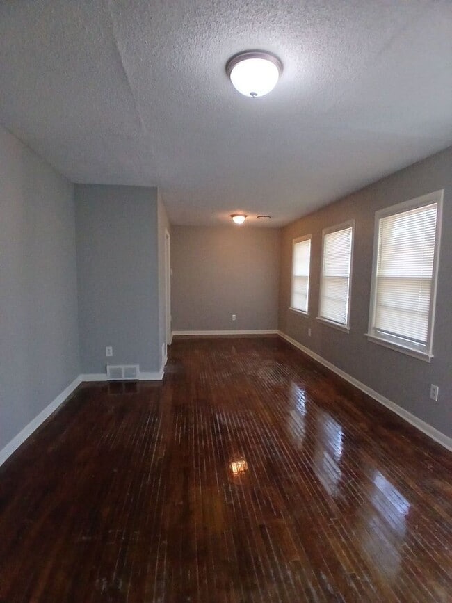 Foto del edificio - Spacious 4 bedroom 2 bath home in Raliegh
