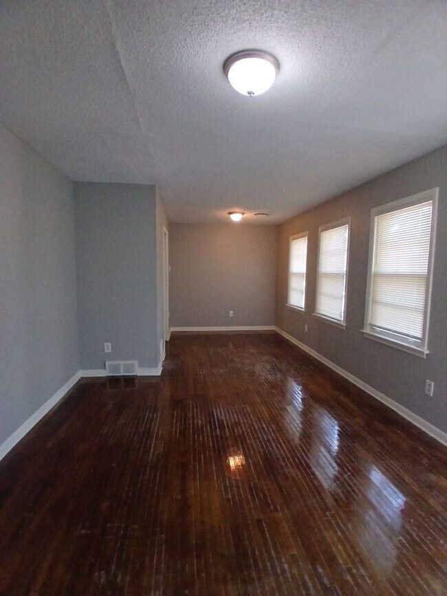 Building Photo - Spacious 4 Bedroom 2 Bath | Raleigh - Open...
