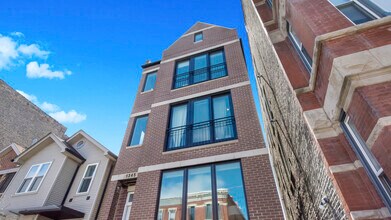 Building Photo - 1345 W Huron St