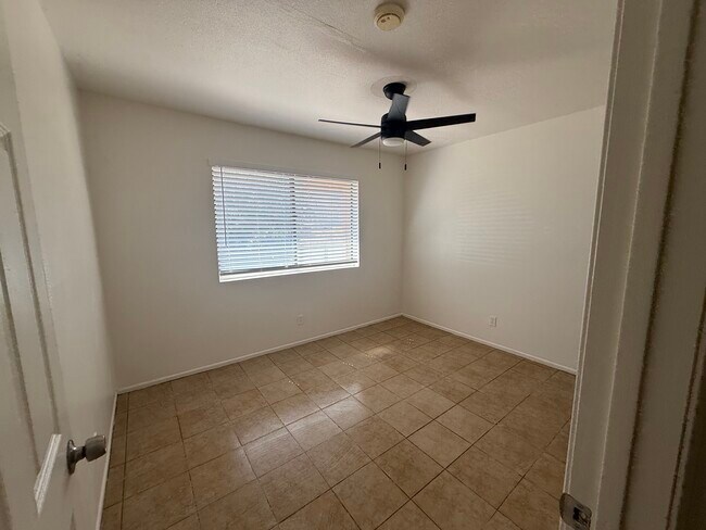 Foto del edificio - 21636 Golden Hills Blvd